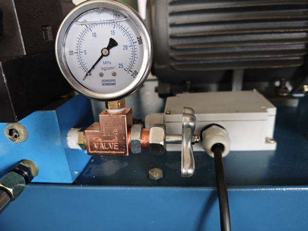 高加速冲击试验台(图3) 高加速冲击试验台(图3)