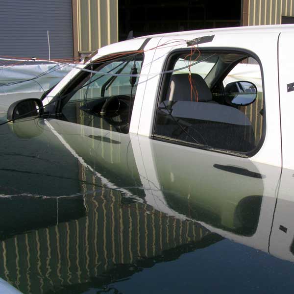 电动汽车涉水测试房的技术方案(图1)