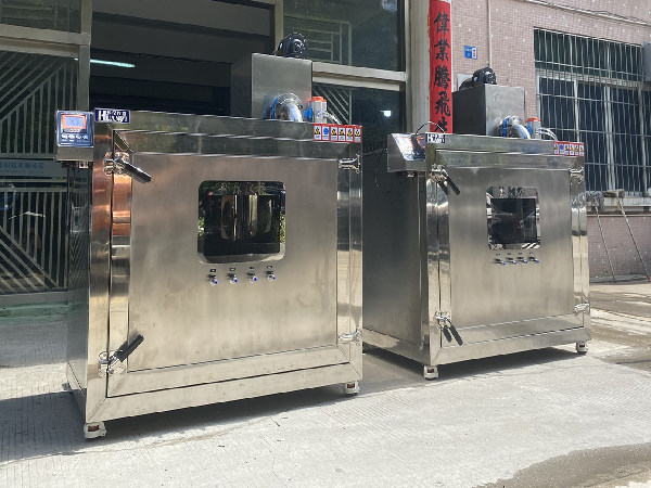 样板使用光催化涂覆净化材料性能测试舱前的制备(图1)